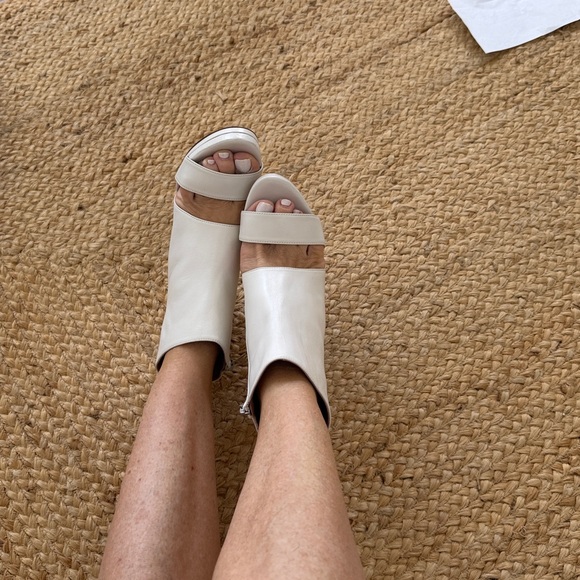 Neiman Marcus NWT Bootie White leather sandal 🌈 - Picture 11 of 17